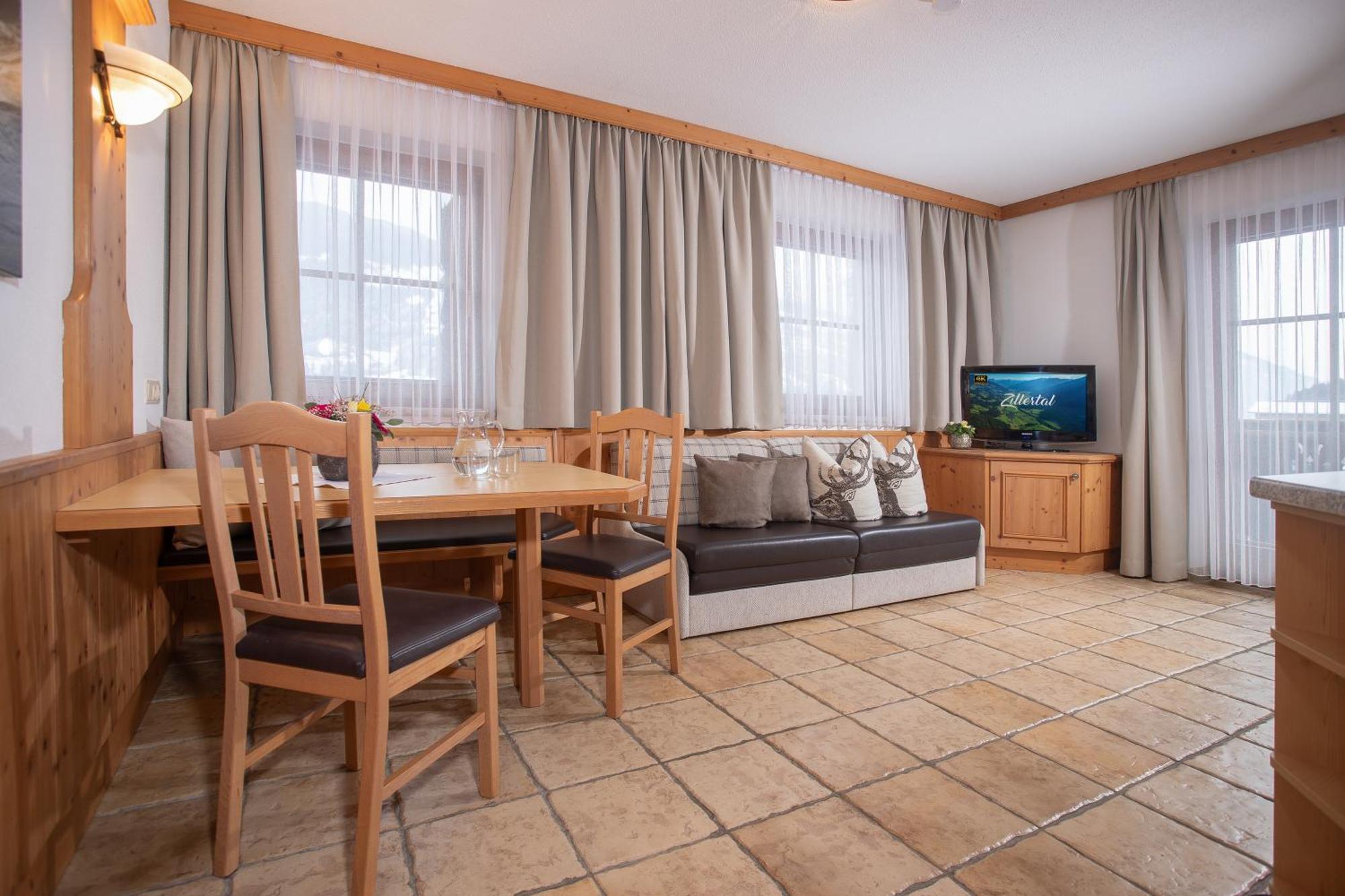 Brixnerhof Im Zillertal Hotel Schlitters Bagian luar foto